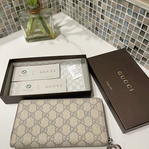 COPY - Gucci zipper wallet authentic